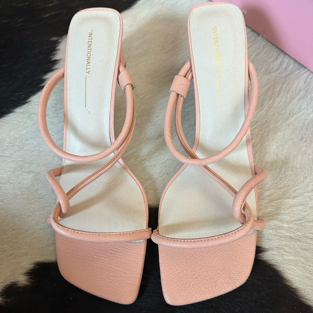 NWT pink leather sandals by Intentionally Blank size 11